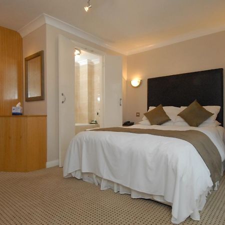 Barn Hotel London ريوسليب المظهر الخارجي الصورة