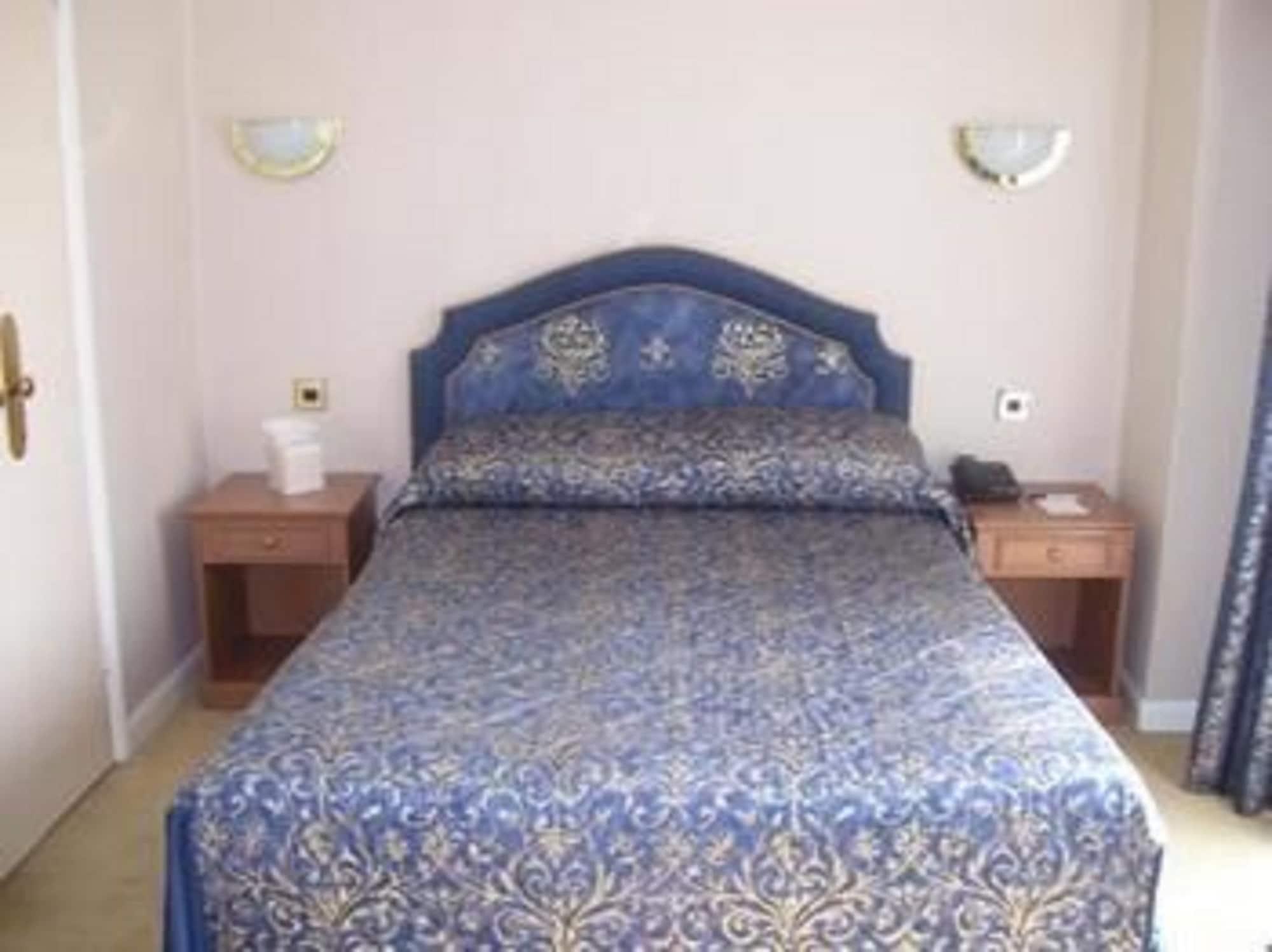 Barn Hotel London ريوسليب المظهر الخارجي الصورة