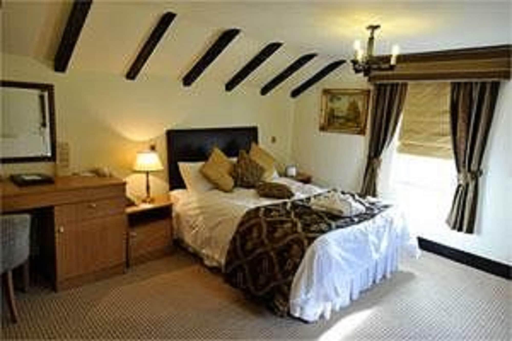 Barn Hotel London ريوسليب المظهر الخارجي الصورة