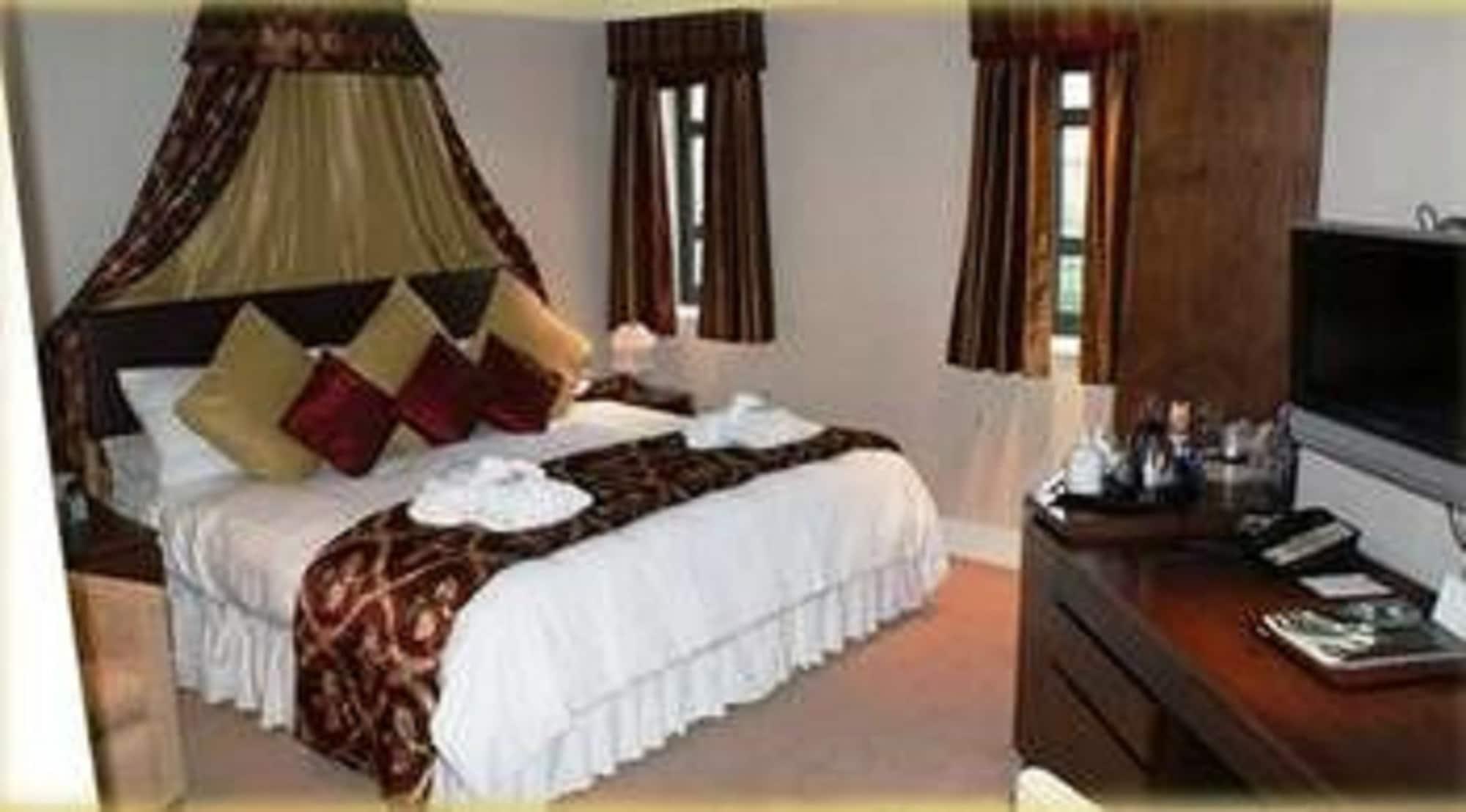 Barn Hotel London ريوسليب المظهر الخارجي الصورة