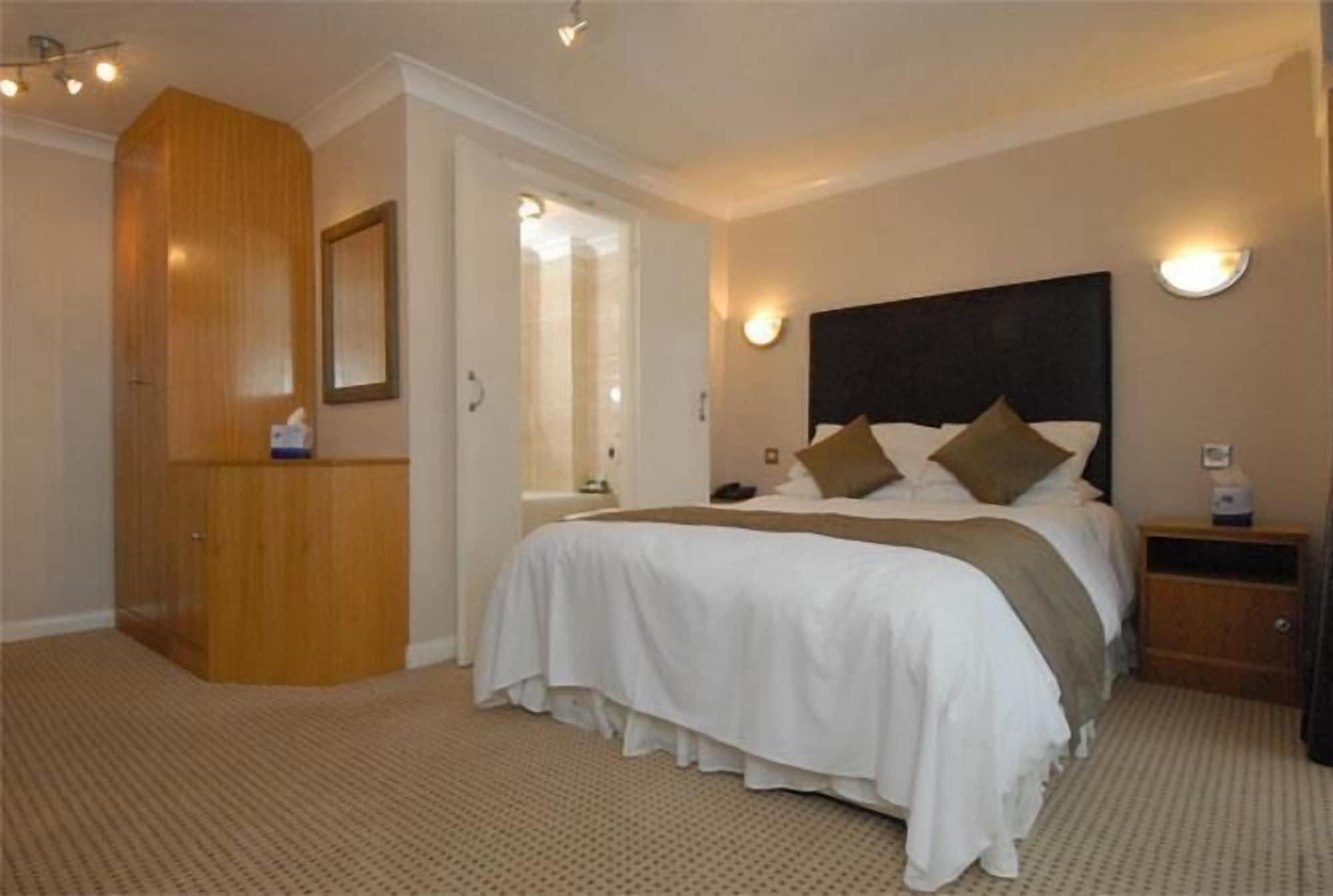 Barn Hotel London ريوسليب المظهر الخارجي الصورة