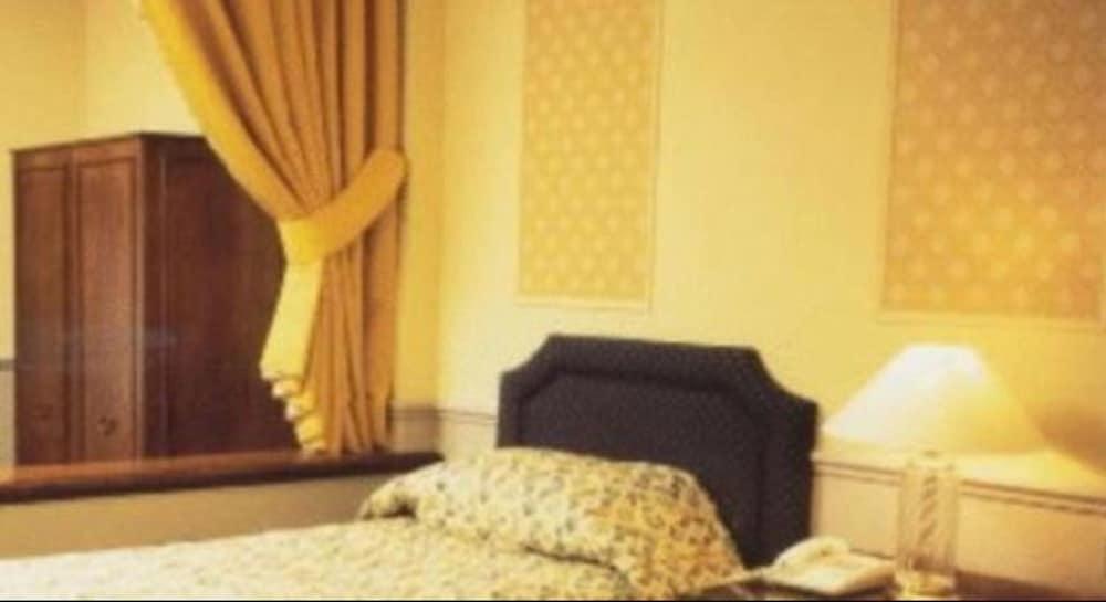 Barn Hotel London ريوسليب المظهر الخارجي الصورة
