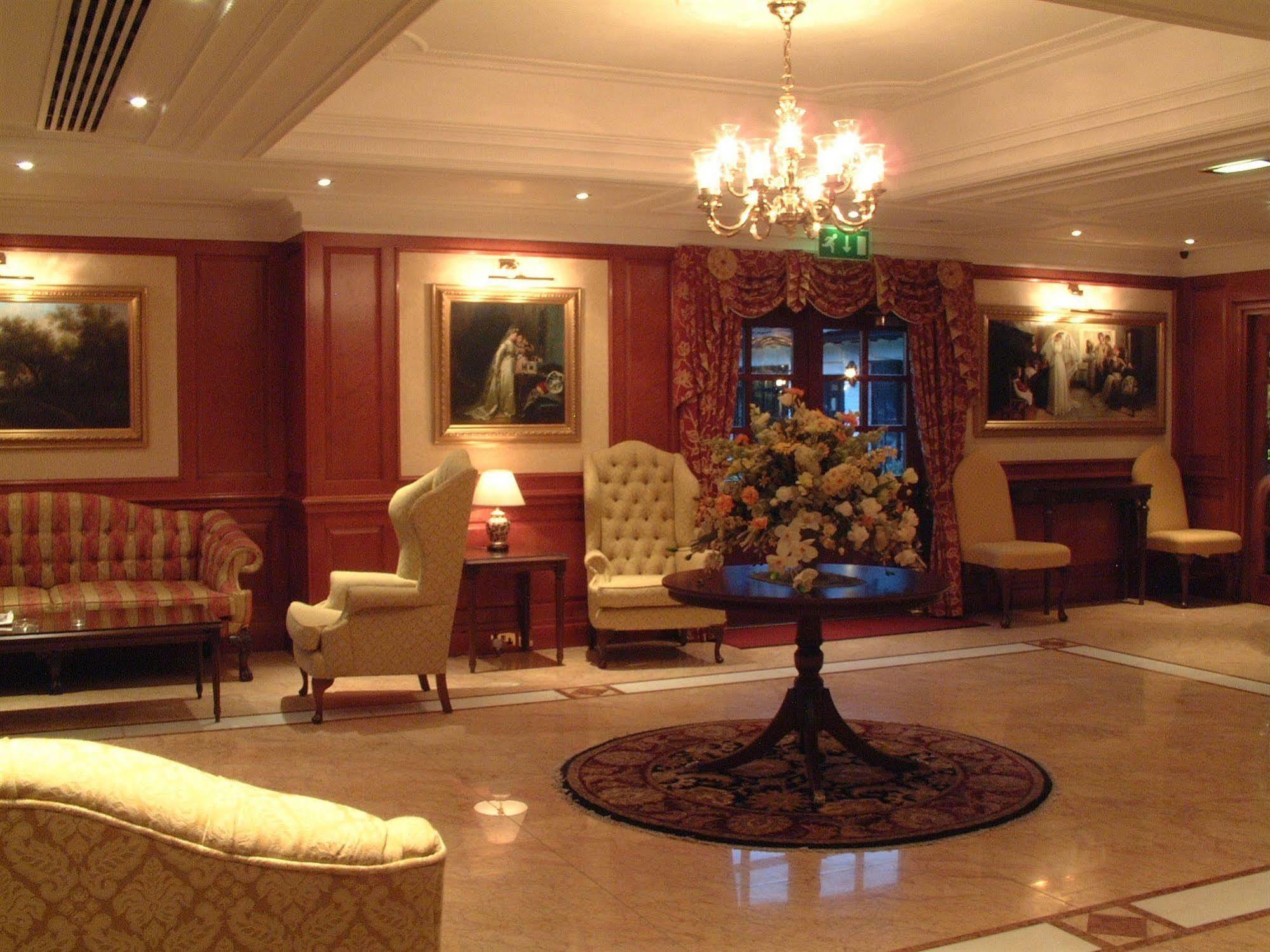 Barn Hotel London ريوسليب المظهر الداخلي الصورة