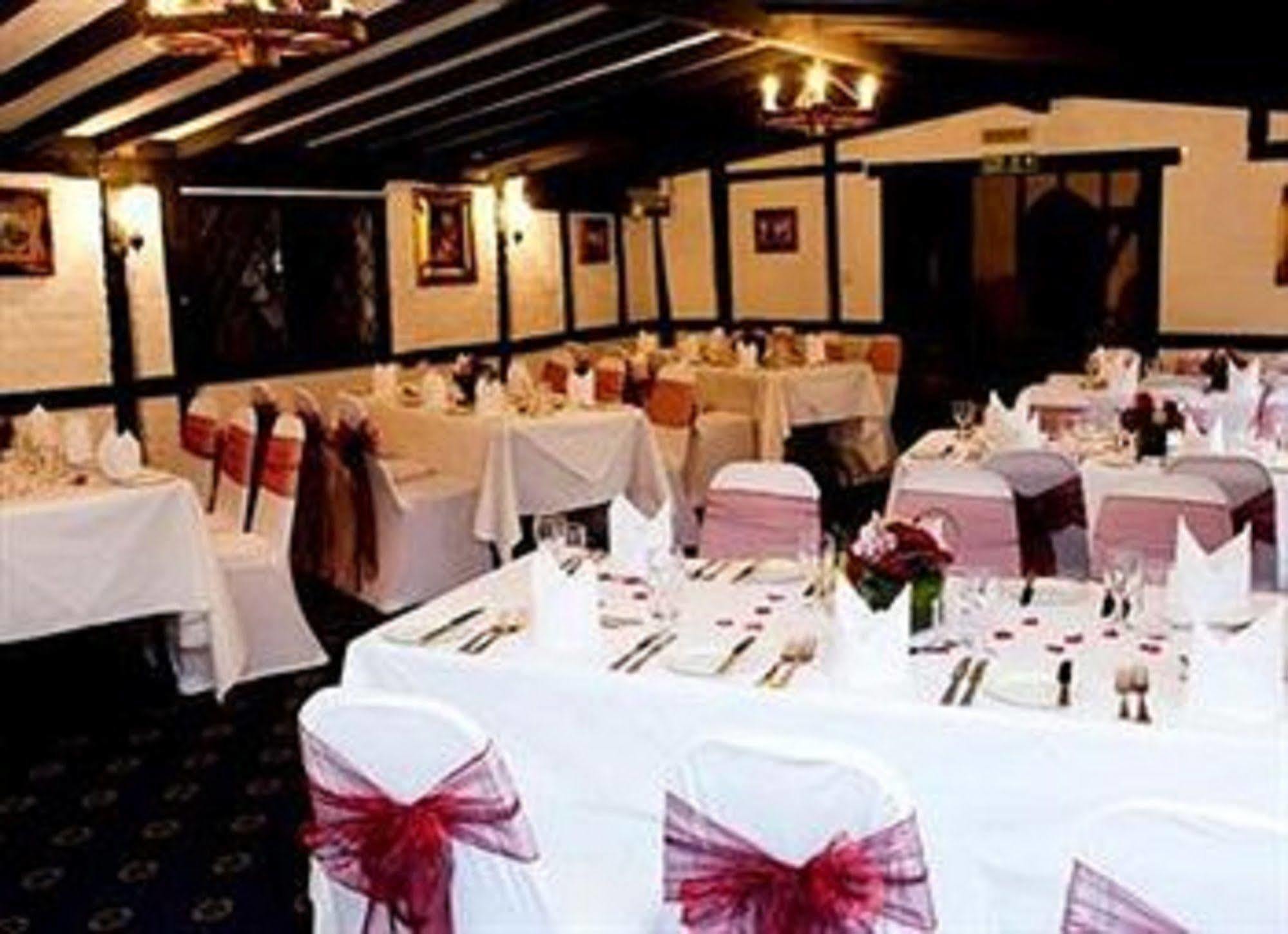 Barn Hotel London ريوسليب المظهر الخارجي الصورة