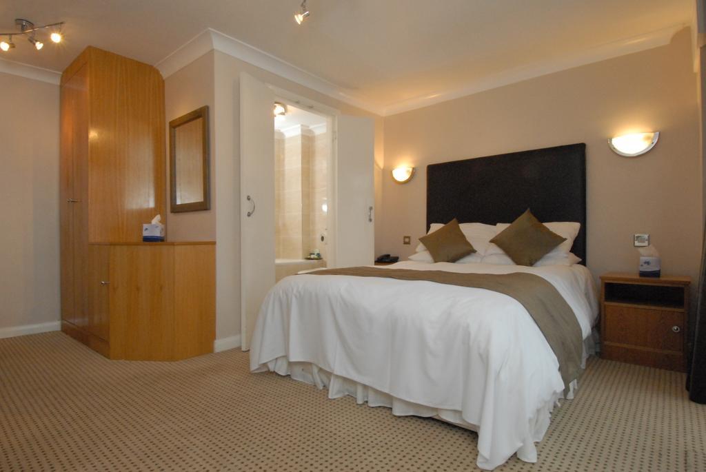 Barn Hotel London ريوسليب المظهر الخارجي الصورة