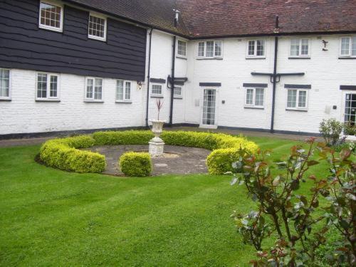 Barn Hotel London ريوسليب المظهر الخارجي الصورة
